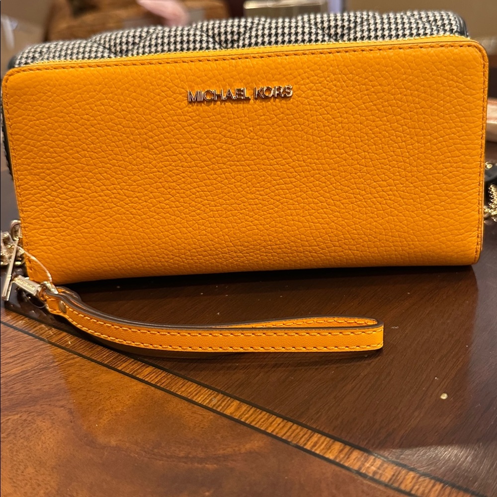 MK Zip @ Wristlet